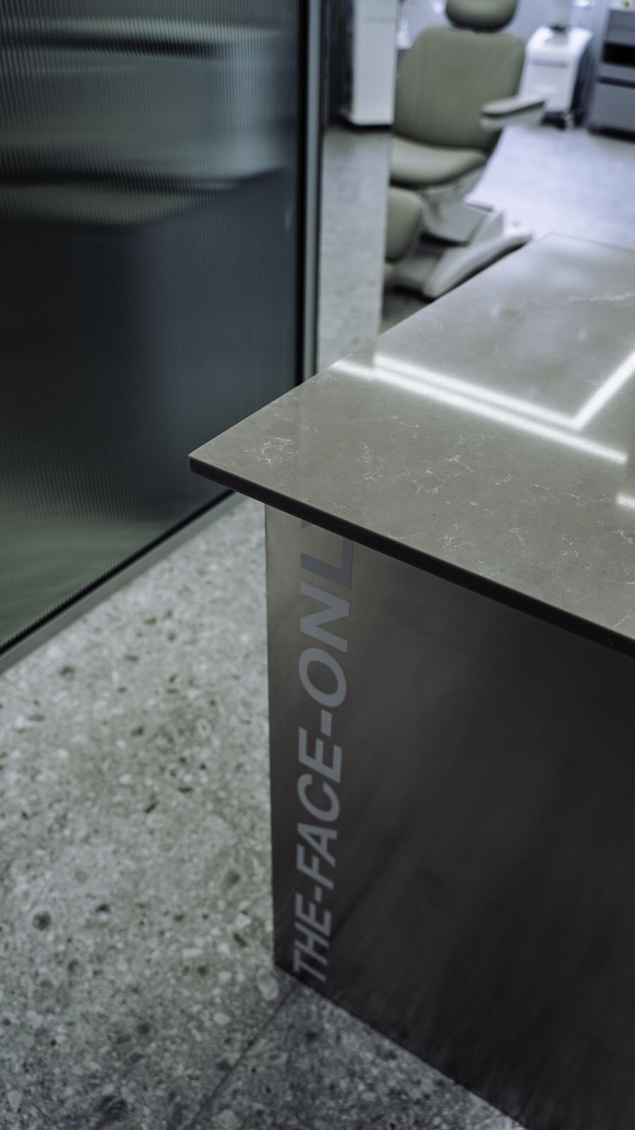 Stone top on the steel reception