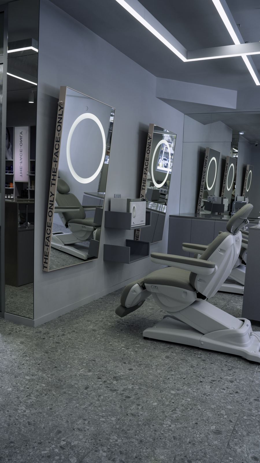 The Face Only, Lisbon: backlit mirrors