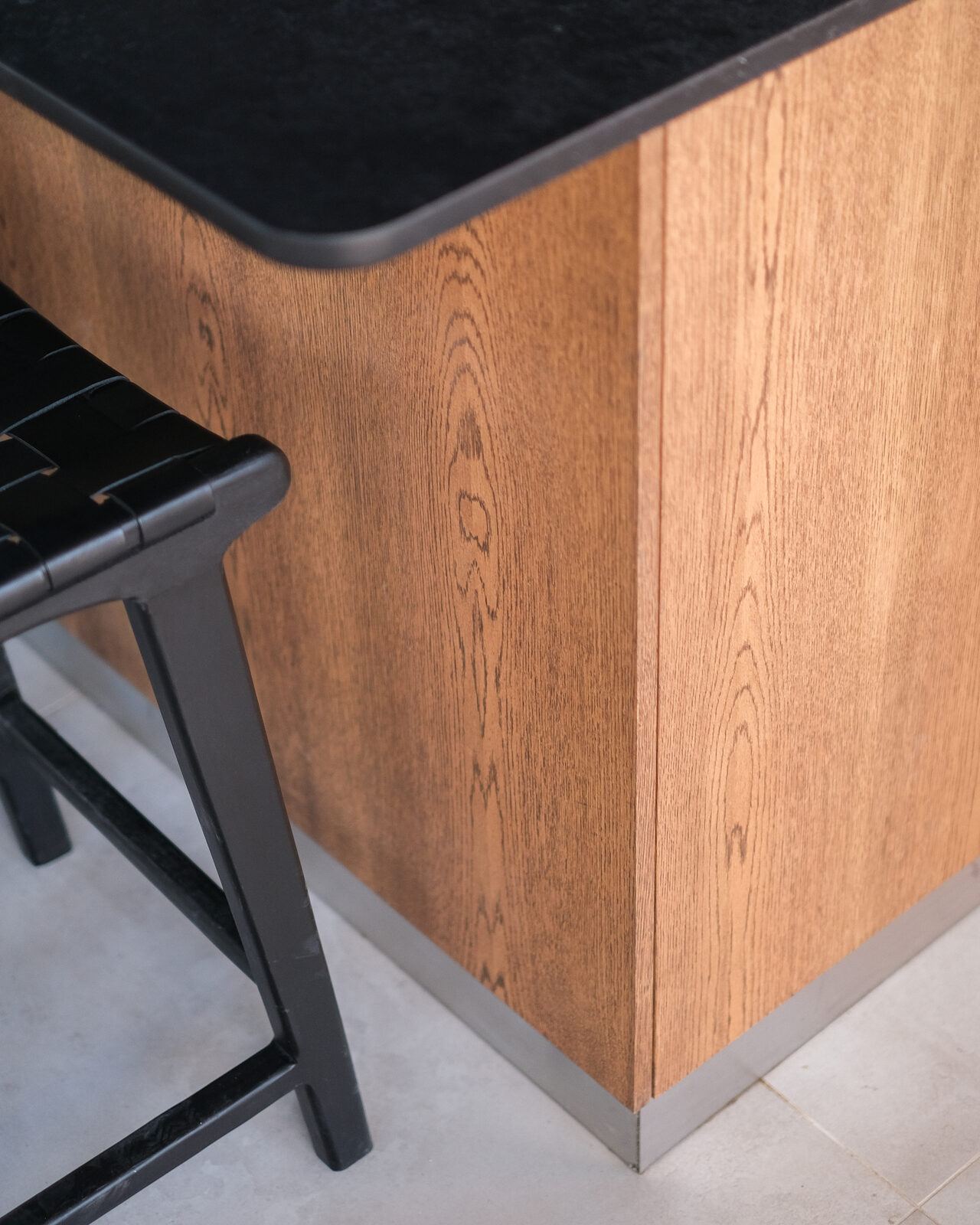 Oak bar counter corner with stone top, ULU