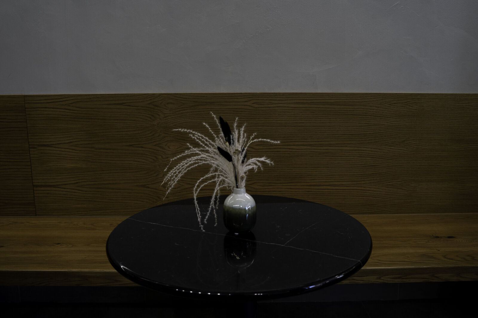 Table by the oak bench, Unity