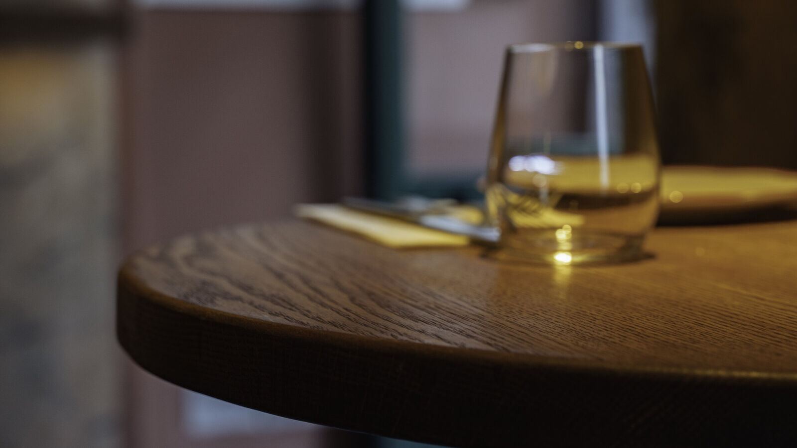 Round oak table top, Parra