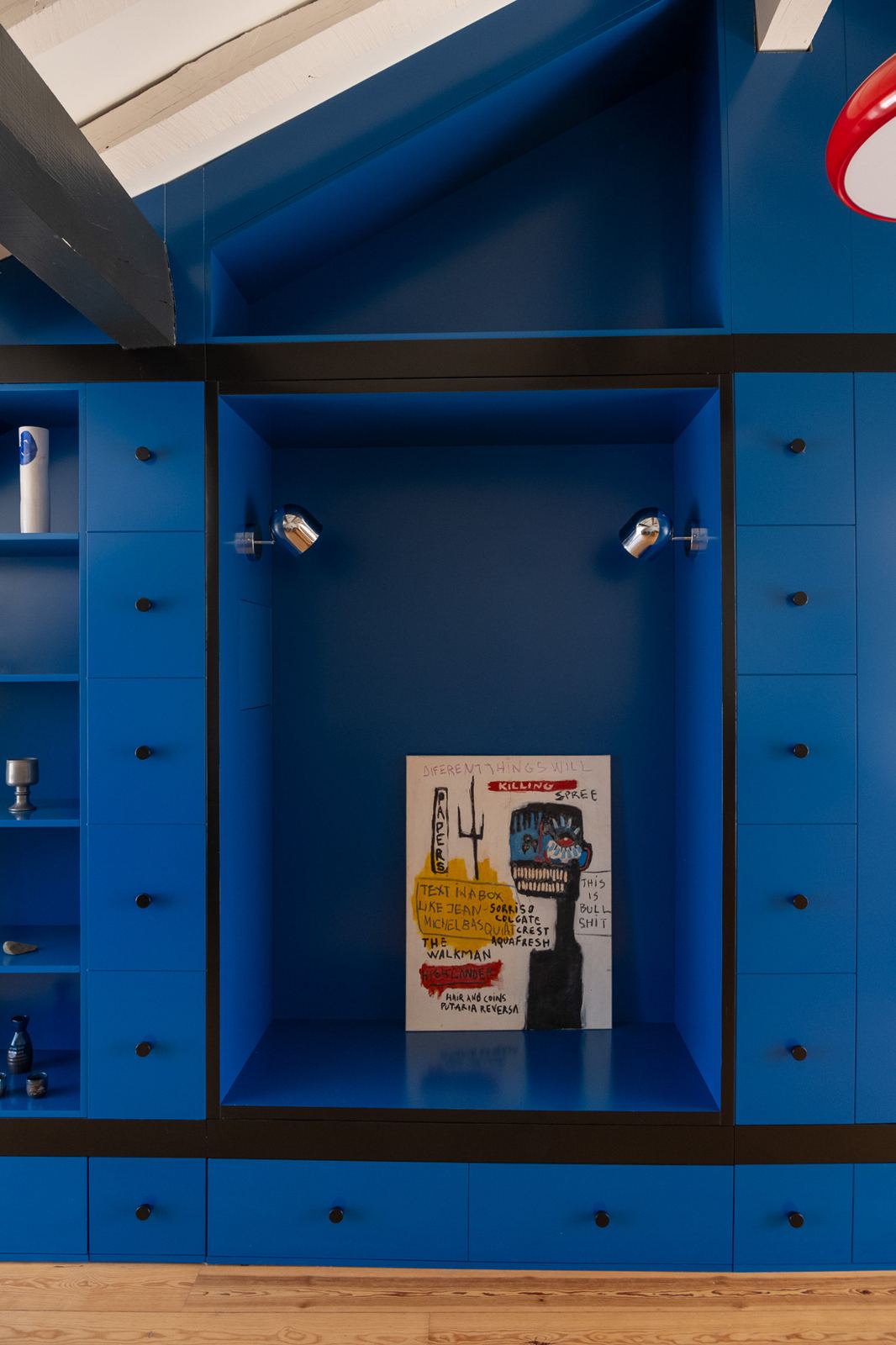 Central display niche, Blue Cabinet