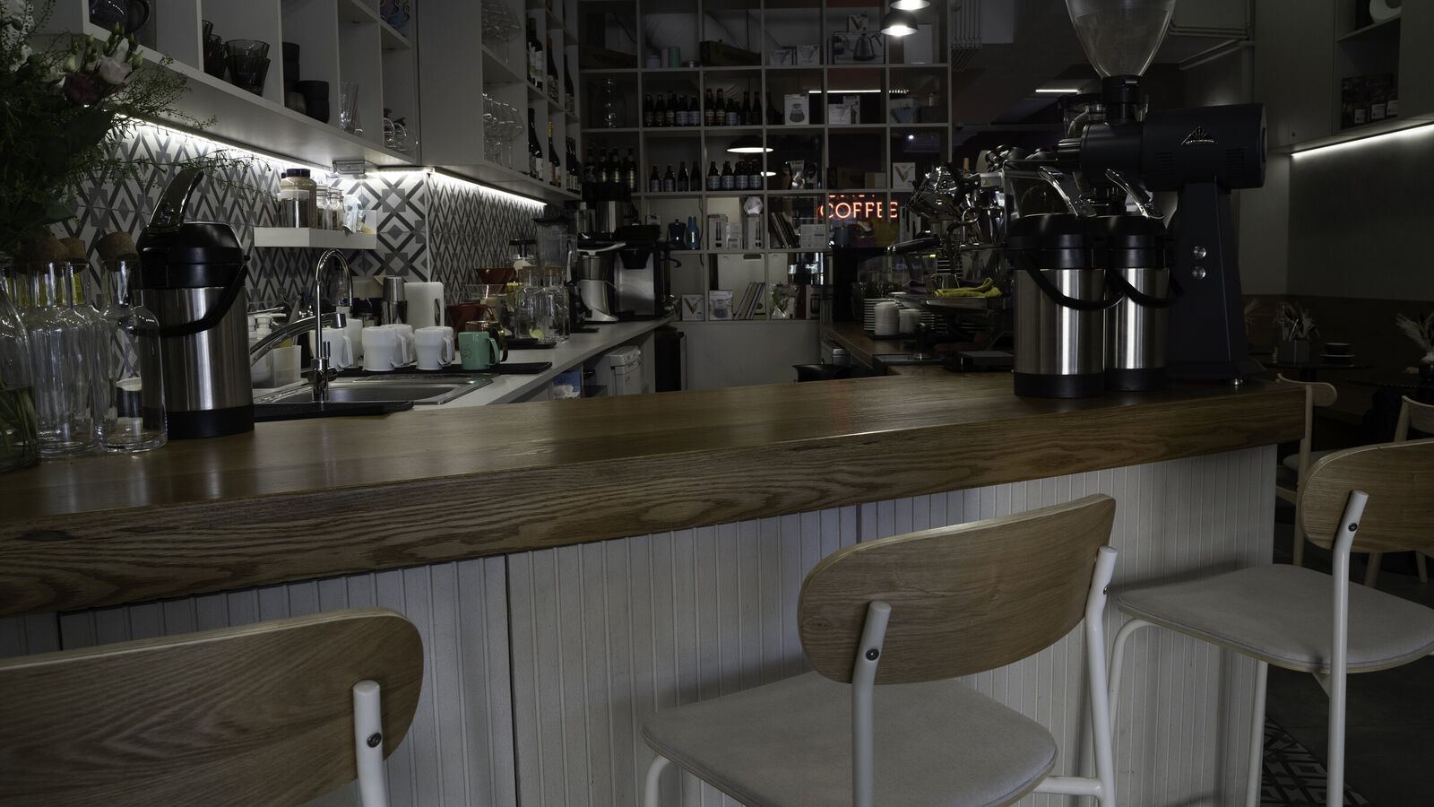 Bar counter with solid oak top, Unity